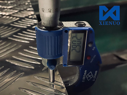 Brite 縞鋼板 アルミニウム